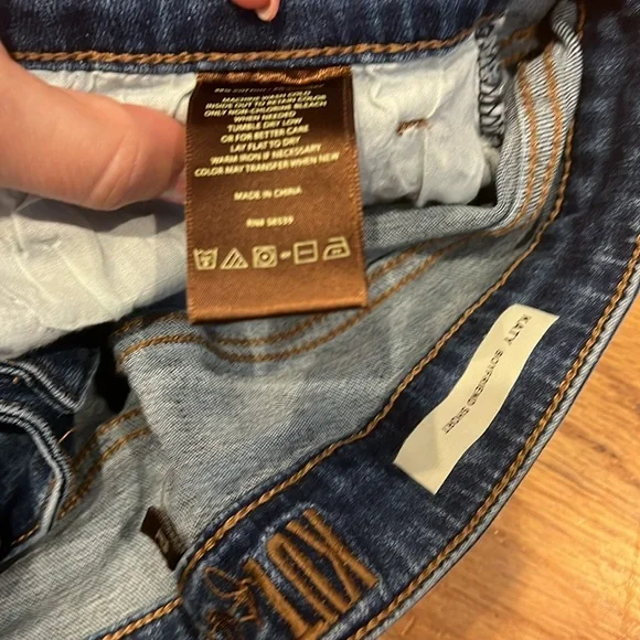 Kut from the Kloth Katy boyfriend shorts - Picture 5 of 6